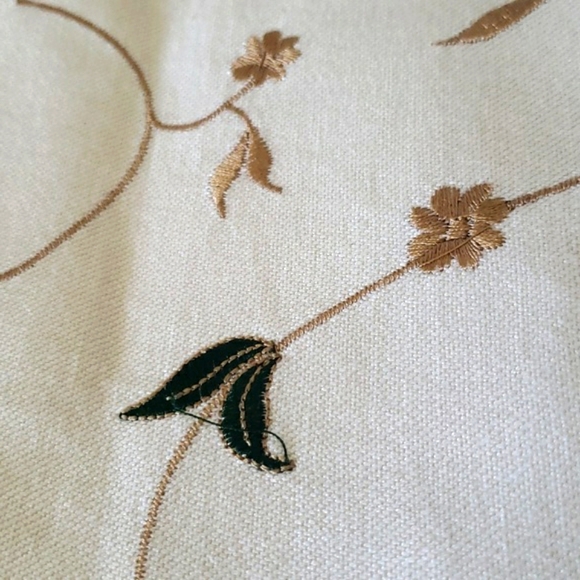 NWOT Table Runner Multicolor  Embroidered Beautiful Floral Design. 71/14 Inches - Picture 9 of 12